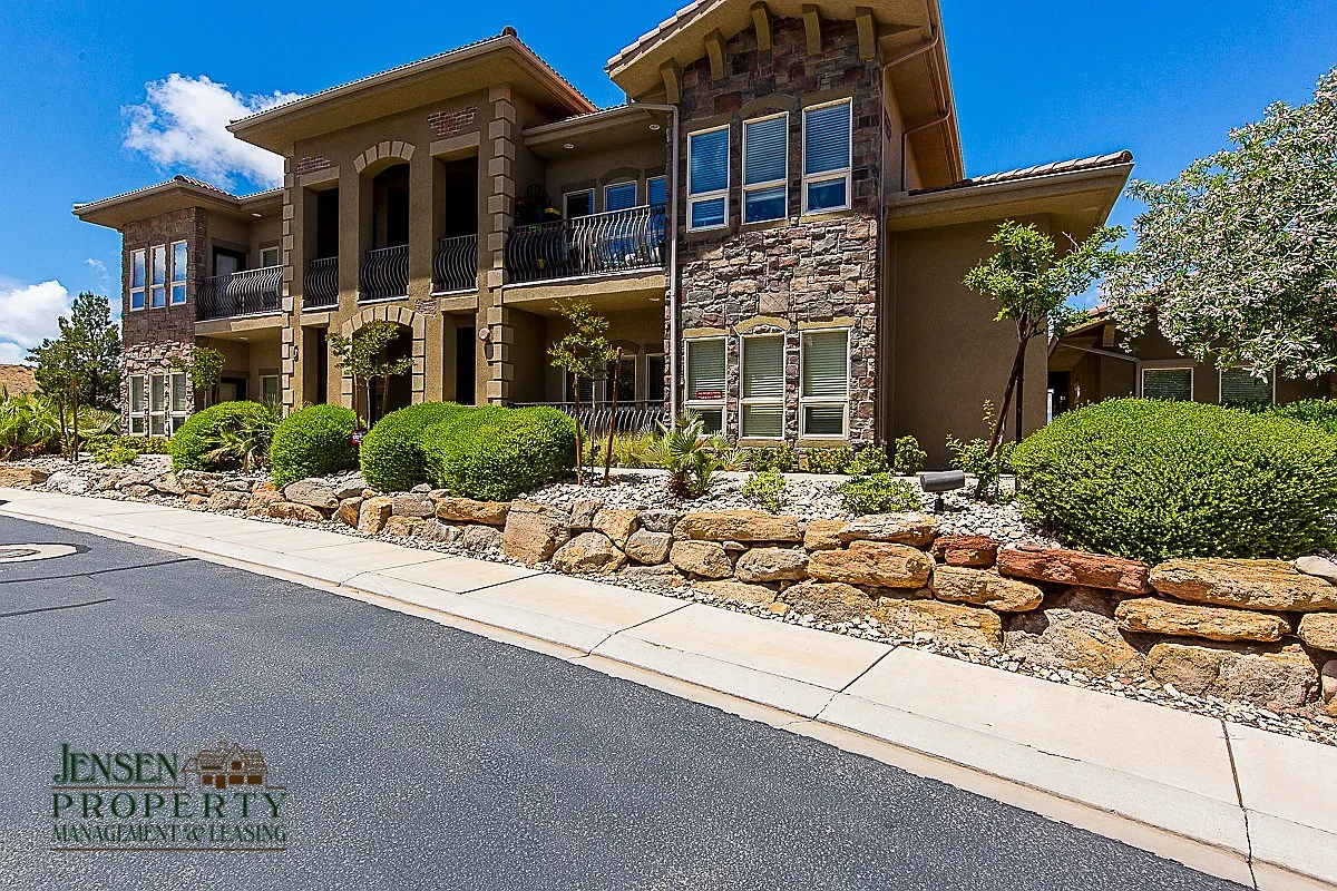 Three Bedroom with Views! — Photo 2