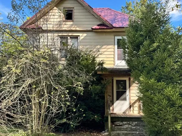 17 Pleasant St, Sugar Grove, PA 16350