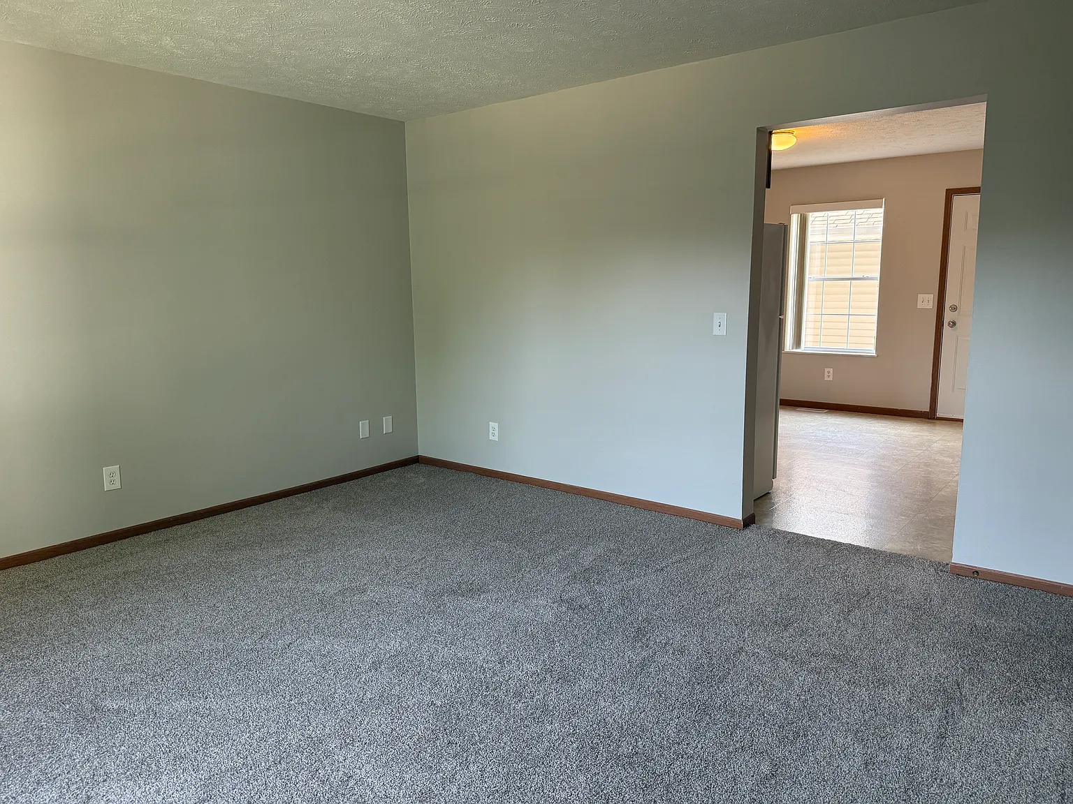 2 bed, 1.5 bath, 1000 sqft, $1,300 — Photo 2