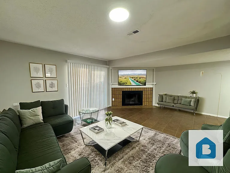1326 Holland Park Blvd — Photo 2