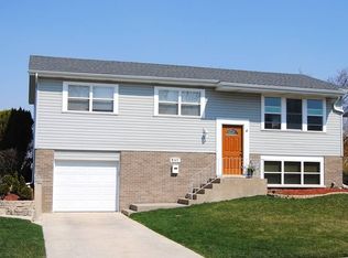 9142 Beechnut Rd, Hickory Hills, IL 60457