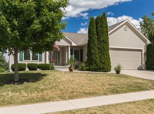 115 N Sandy Ridge Ct, Hiawatha, IA 52233