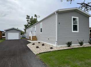9 Swan Ln #9SWAN, Beecher, IL 60401