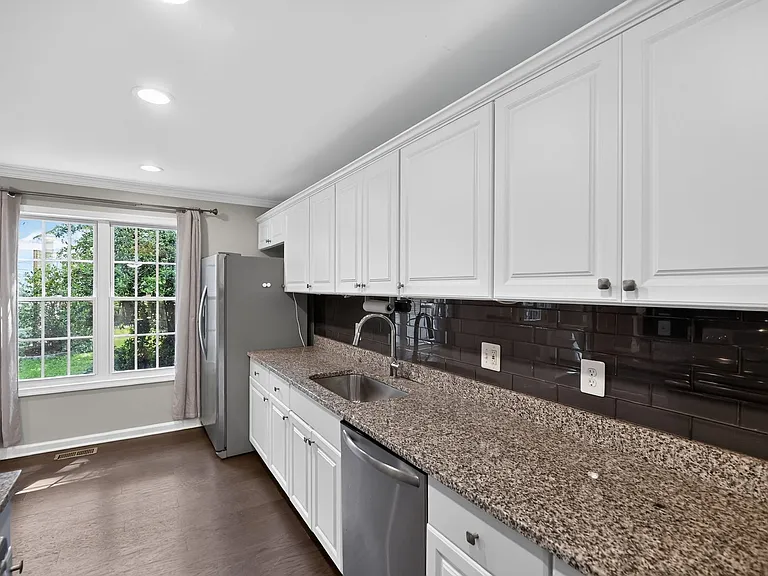 6176 Martins Landing Ct — Photo 6