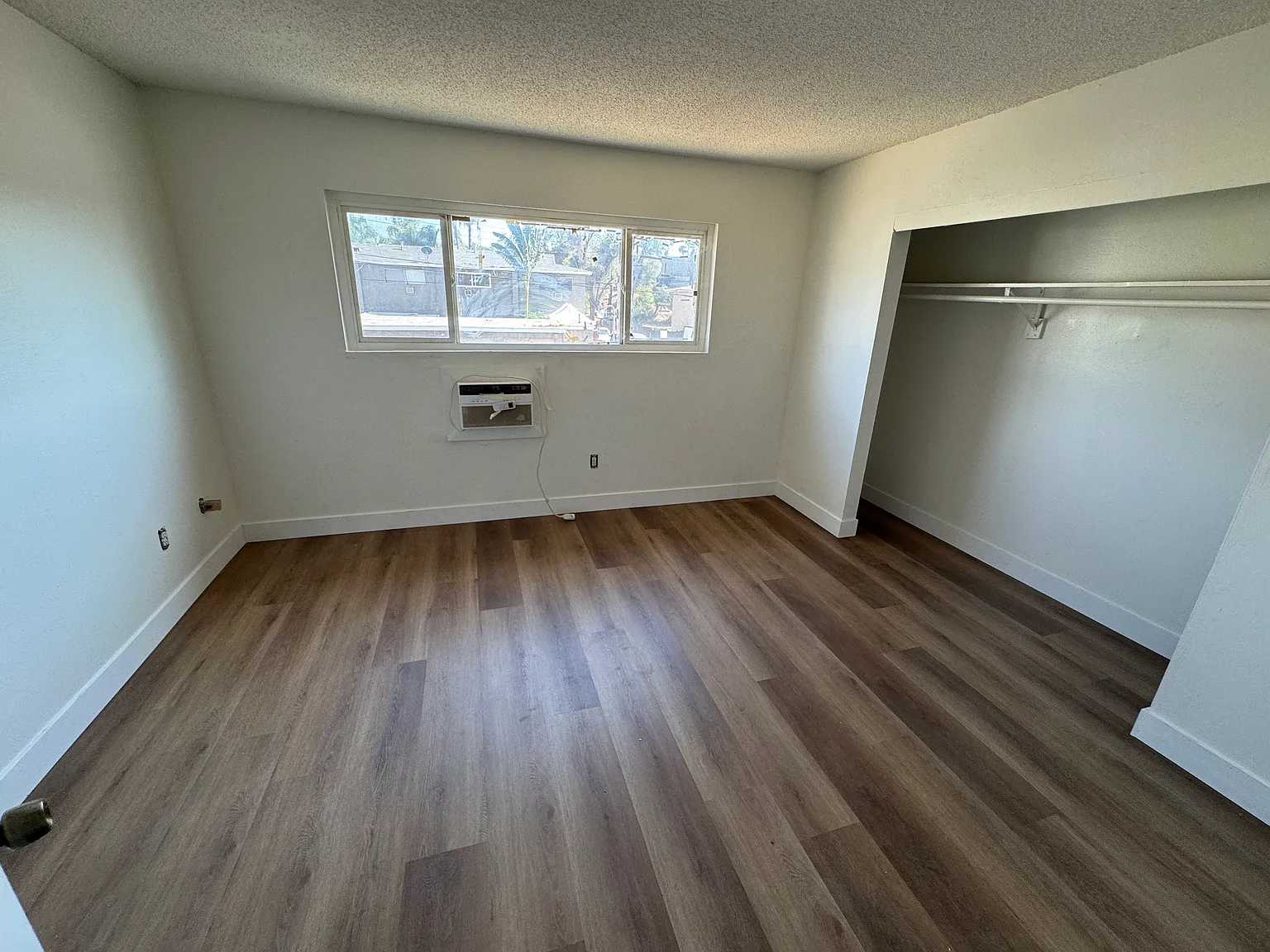 2 bed, 1.5 bath, 1056 sqft, $2,045 — Photo 4
