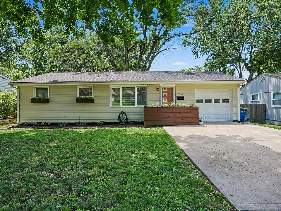7110 Santa Fe Dr