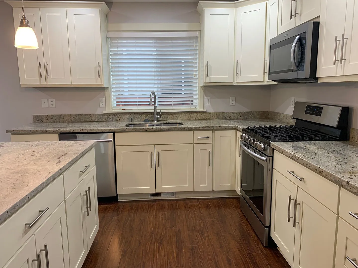 Lovely 3 bedroom Home at end of cul-de-sac - Low Maintenance Yard — Photo 3
