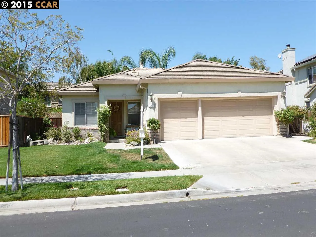 393 Stanwick St photo 1