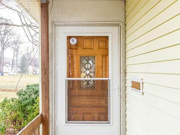 4th image of 217 Robinwood Ave