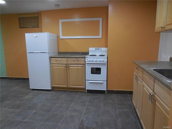 2nd image of 296 Hawthorne Ave APT 1