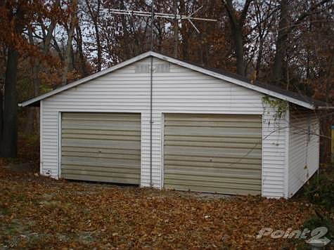 Detached 2-Car Garage