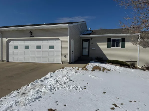 2007 13th St NW, Minot, ND 58703