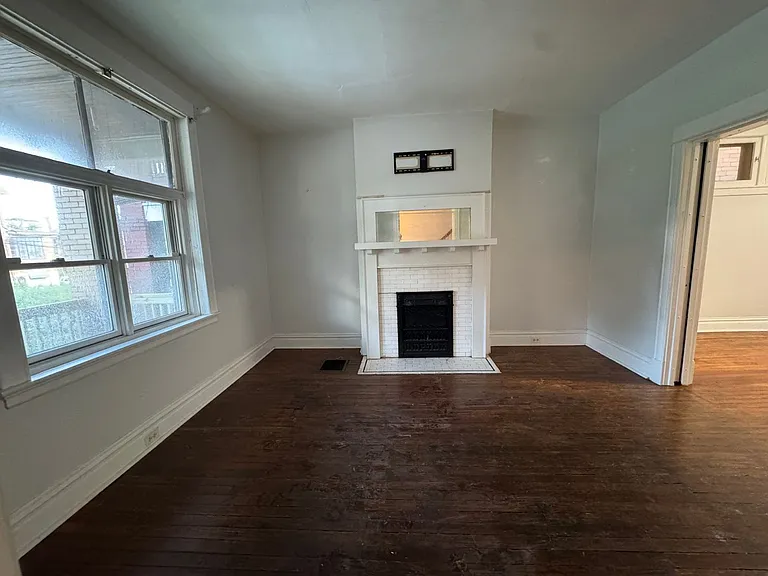 82 Estella Ave — Photo 3