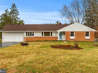 18 Westwood Dr, Ewing, NJ 08628