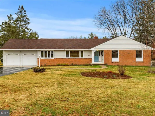 18 Westwood Dr, Ewing, NJ 08628