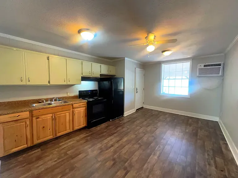 104 N Church St #B — Photo 10