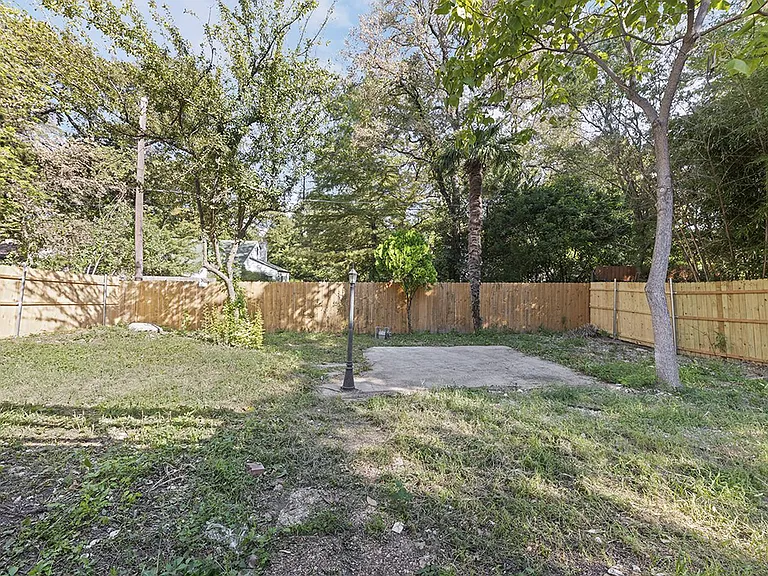 2823 Burlington Blvd — Photo 21
