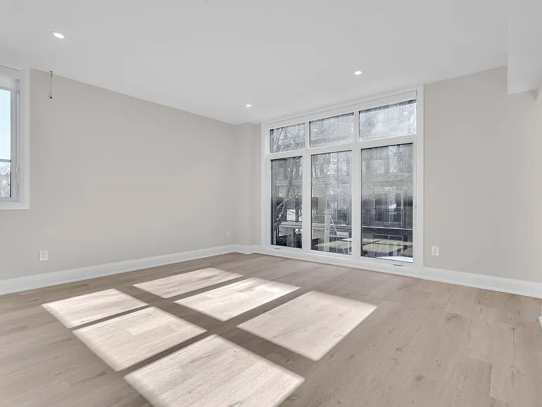 58 Florence St — Photo 52