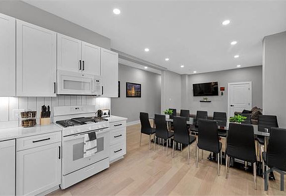 3rd image of 1017 Euclid St NW APT 1