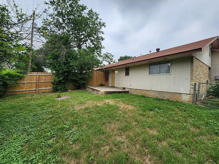 317 Briarwood Dr — Photo 24