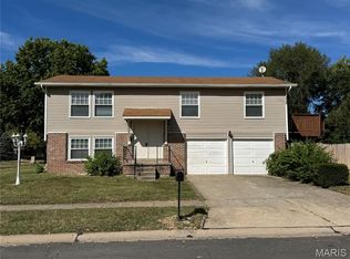 6113 Lake Paddock Dr, Florissant, MO 63033