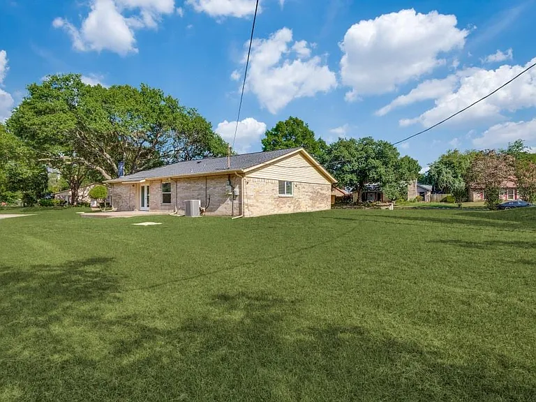1149 Meadow Creek Ct — Photo 11