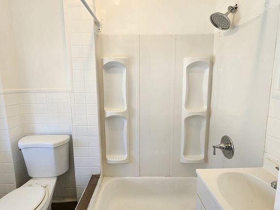 4th image of 84 Eckhert St #2