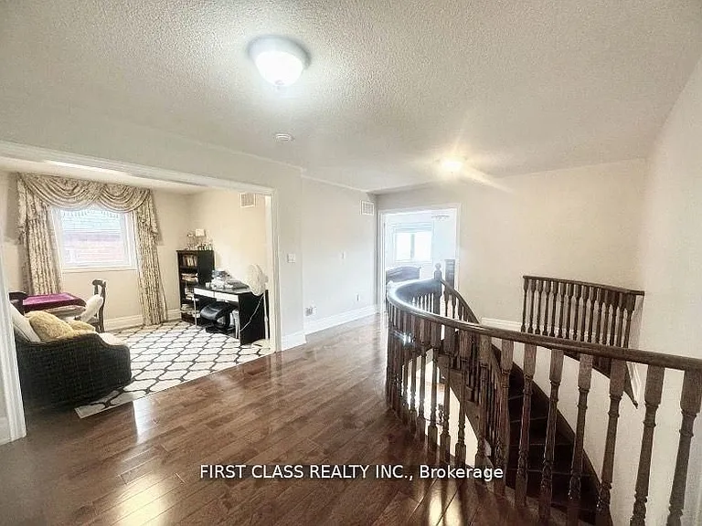 9 Wiley Ave #UPPER FLOOR — Photo 3
