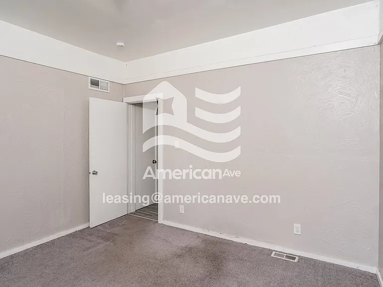673249_010_bedroom_10.jpg