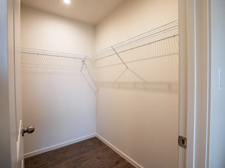 585 Ballantrae Dr — Photo 12