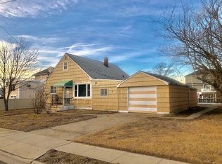 25 Pershing Ave, Babylon, NY 11702