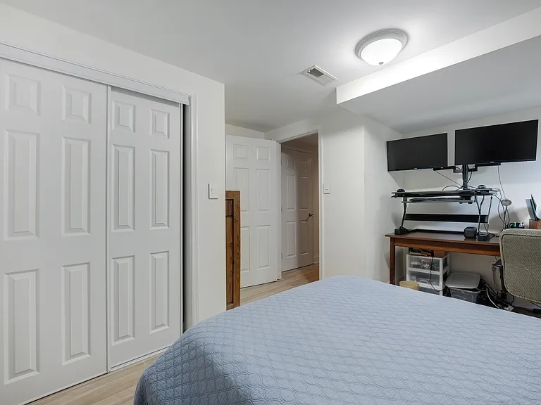 1911 Paul Spring Pkwy — Photo 34