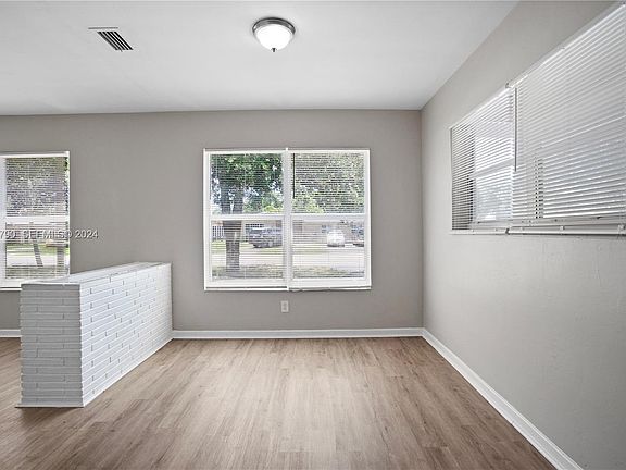 4th image of 500 SW 31st Avenue