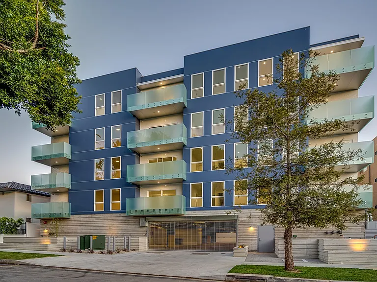 5122 Maplewood - Luxury Apartments — Photo 14