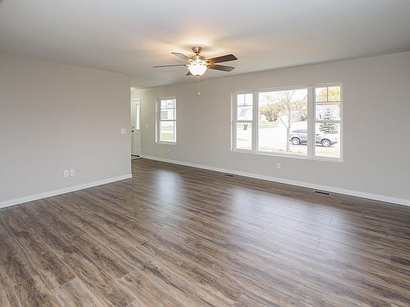 3rd image of 110 Fairmont