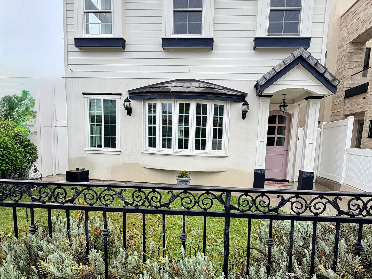 3 bed, 1900 sqft, $13,500 — Photo 1