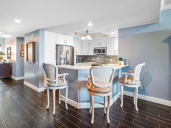 4th image of 2650 Lake Shore Dr Unit 601