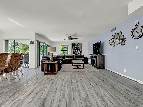 5th image of 76 Isle Of Venice Dr APT C