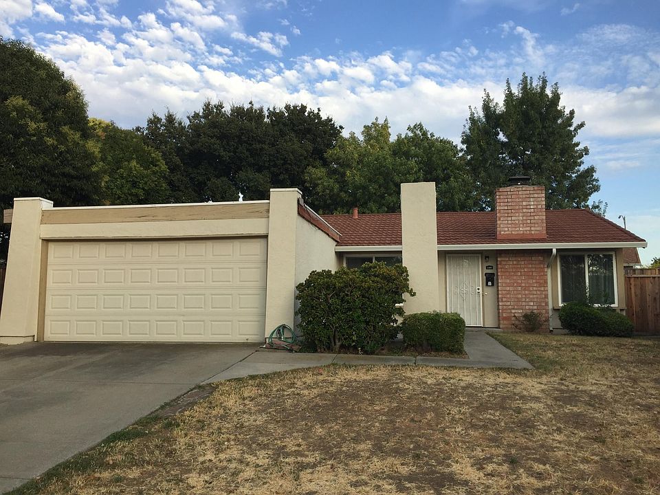 1st image of 2285 Royaltree Cir
