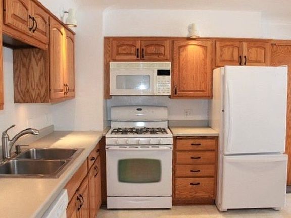 3rd image of 1751 Riverview Dr