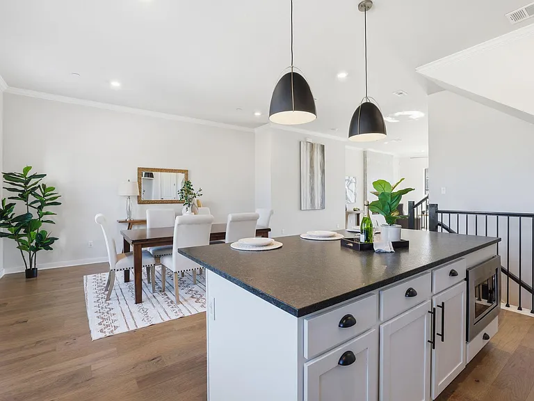 905 Pullman St — Photo 10
