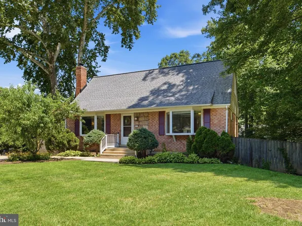 8923 Cromwell Dr, Springfield, VA 22151
