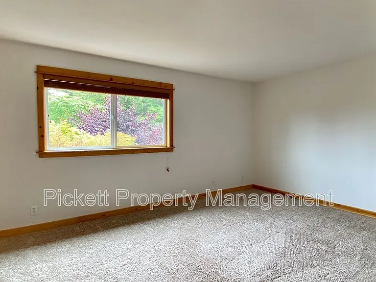 4673 NW Walgren Dr #C — Photo 9