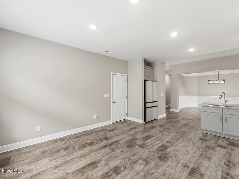 755 Greenwich Pl — Photo 17