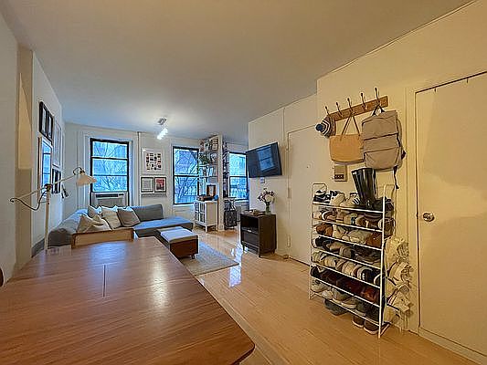 3rd image of 659 Washington St APT 3F