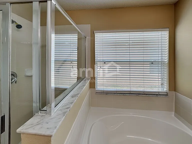 1733 Strathmore Cir — Photo 10