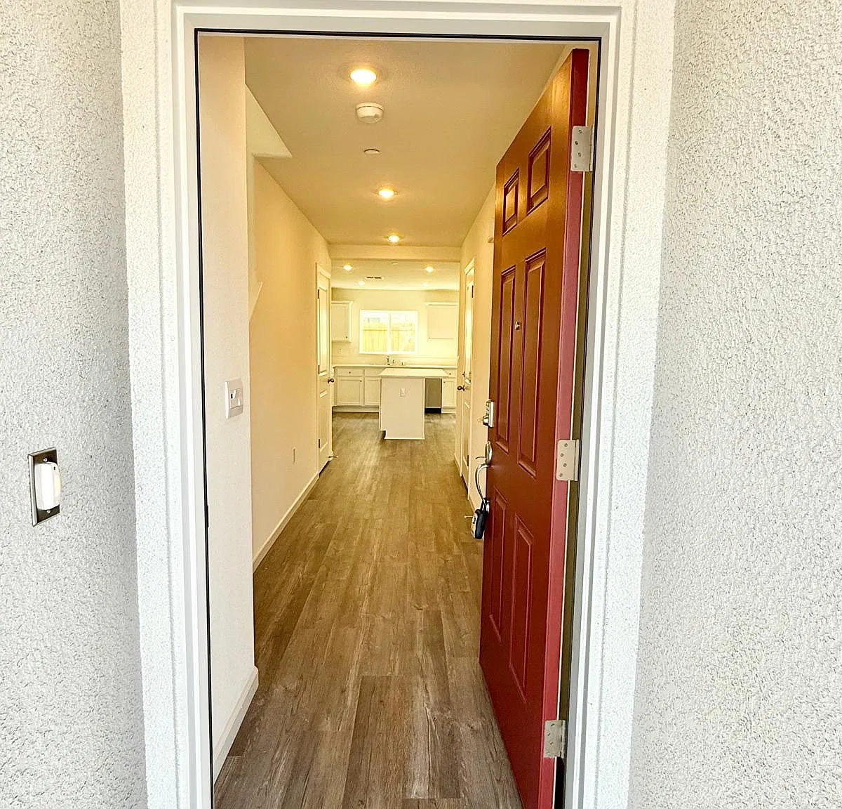 4 bed, 2.5 bath, 1800 sqft, $3,100 — Photo 2