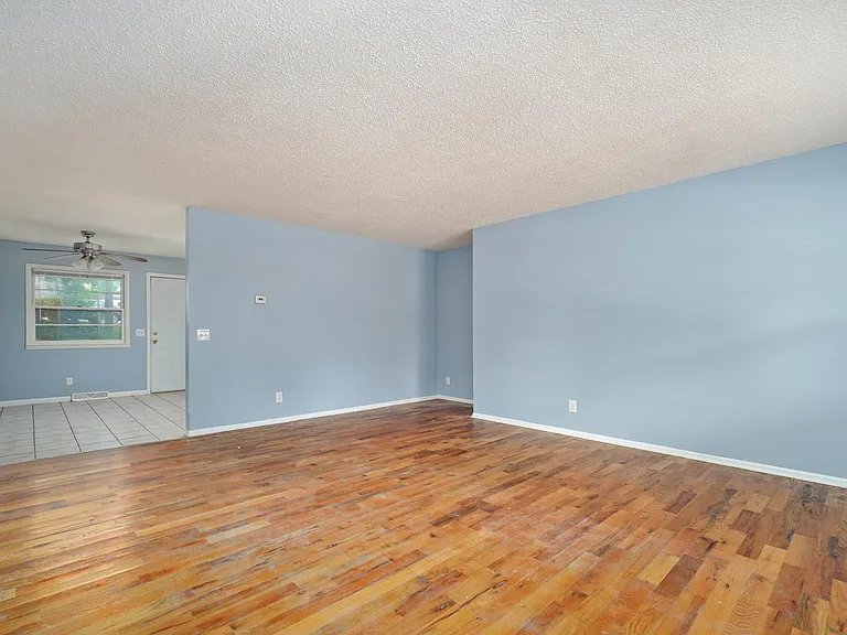 1010 W Lakewood St — Photo 17