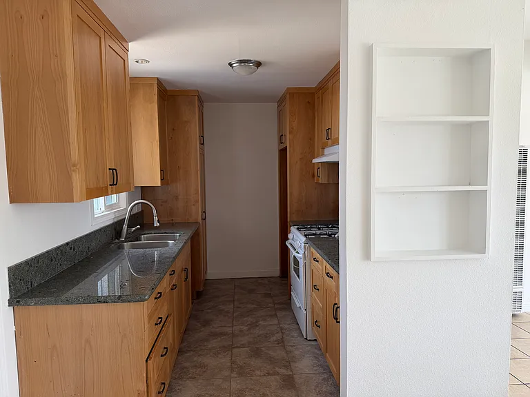 835 E Avenue Q — Photo 9