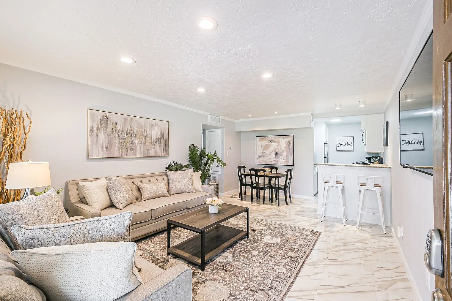 1 bed, 1.0 bath, 742 sqft, $2,652 — Photo 1
